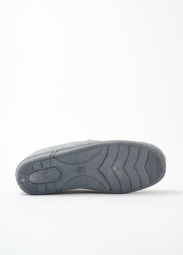 Chausson mocassin grande largeur mixte brodé Gris