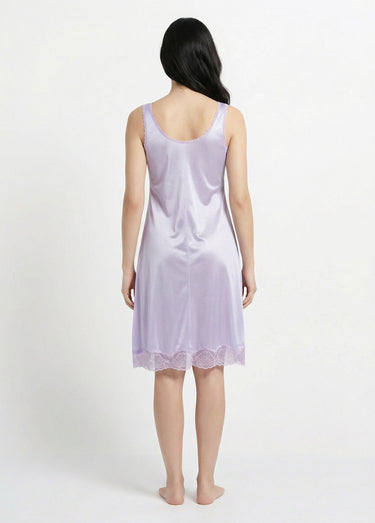 Fond de robe satiné antistatique et dentelle Parme