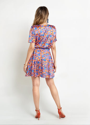 Robe courte satinée col V, motif fleuri Orange/Violet