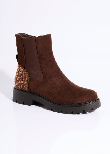 Boots Chelsea en suédine talon animalier Marron