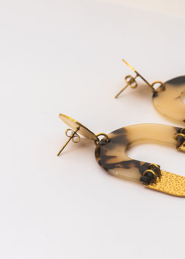 Boucles d'oreille graphiques acier écaille Dore/Beige