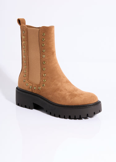 Boots Chelsea suédine avec clous métal Camel