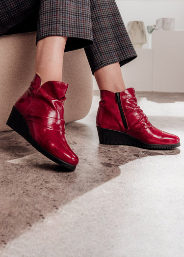 Boots zippées cuir vernis Rubis