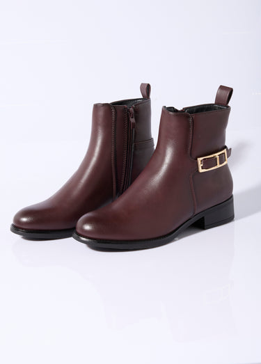 Bottines plates chic avec bride métal Bordeaux