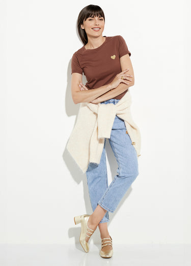 T-shirt col rond broderie coeur poitrine Marron