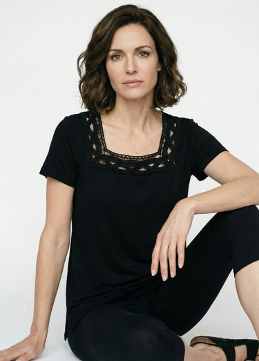 T-shirt long évasé col carré effet brodé Noir