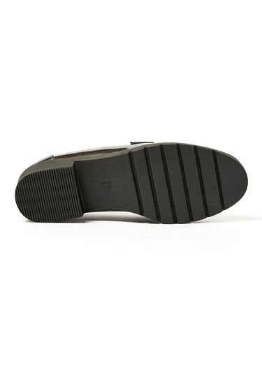 Mocassins à gland vernis semelle crantée Gris