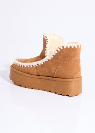 Boots confort compensées en suédine Camel