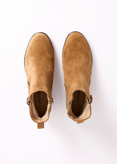 Boots zippées à talon en cuir suédé Camel