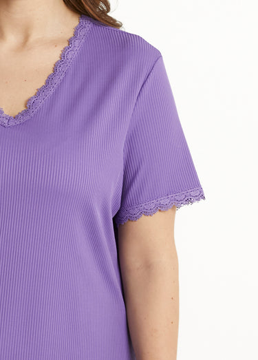 T-shirt col V fines côtes dentelle manches courtes Parme
