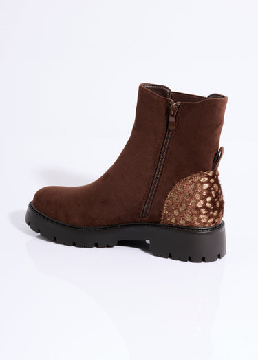 Boots Chelsea en suédine talon animalier Marron