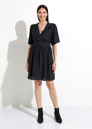 Robe courte taille et épaules plissées Noir