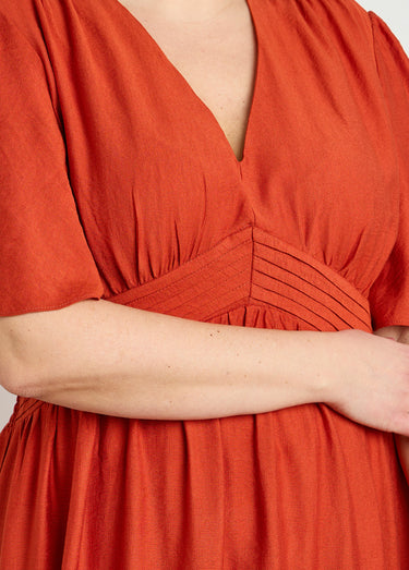 Robe longue taille haute plissée, col V Terracota