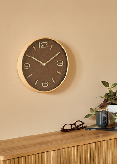 Horloge style vintage, fond aspect bois Marron