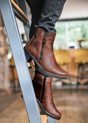 Boots cuir, talon large et bout amande Marron