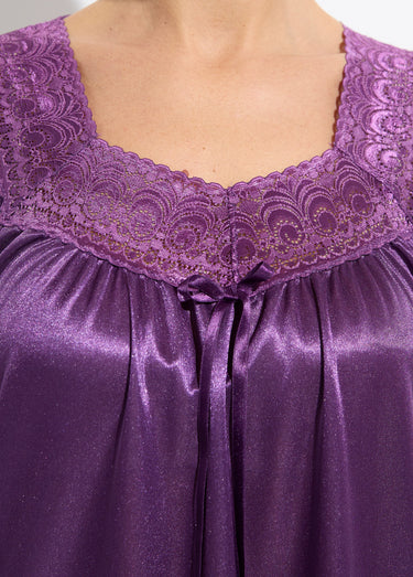 Chemise de nuit satinée longue antistatique dentelle Prune