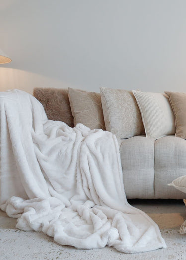 Coussin déco fausse fourrure longs poils Taupe