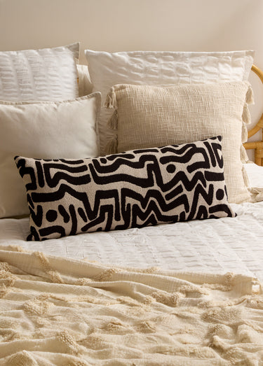 Coussin 80x30cm motif graphique stylisé Noir