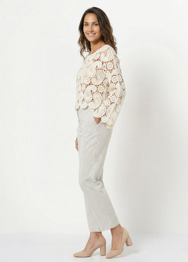 Pull court ajouré en crochet, col rond Ecru