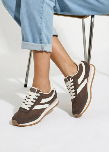 Baskets look sporty + lacets fantaisie Marron
